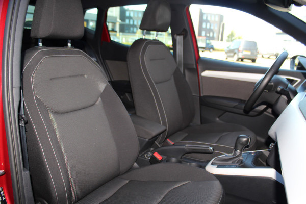 Seat Arona 1.0-115pk TSI Xcellence Business Intense AUTOMAAT ! Gun uzelf het plezier en comfort van een automaat ! Autm. airco dual, cruise cntrl, LM wielen, keyless entry-keyless go, camera, parkeersensoren v en a, dodehoek ass., LED verl., navigatie, telefoonvoorb. etc