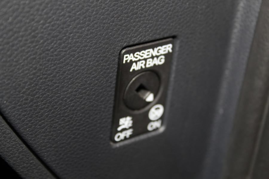 Seat Arona 1.0-115pk TSI Xcellence Business Intense AUTOMAAT ! Gun uzelf het plezier en comfort van een automaat ! Autm. airco dual, cruise cntrl, LM wielen, keyless entry-keyless go, camera, parkeersensoren v en a, dodehoek ass., LED verl., navigatie, telefoonvoorb. etc