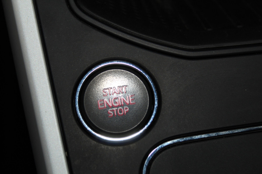 Seat Arona 1.0-115pk TSI Xcellence Business Intense AUTOMAAT ! Gun uzelf het plezier en comfort van een automaat ! Autm. airco dual, cruise cntrl, LM wielen, keyless entry-keyless go, camera, parkeersensoren v en a, dodehoek ass., LED verl., navigatie, telefoonvoorb. etc