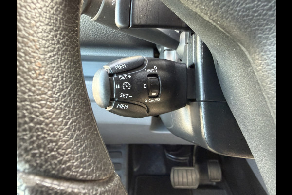 Peugeot Expert 2.0 BlueHDI 177pk automaat S&S L3H1 DC 5 persoons / vaste prijs rijklaar € 27.950 ex btw / lease vanaf € 456 / dubbele schuifdeur / euro 6 / bpm vrij / airco / cruise / navi / trekhaak !