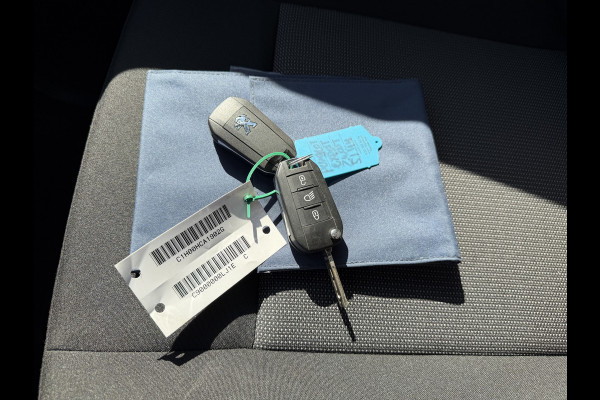 Peugeot Expert 2.0 BlueHDI 177pk automaat S&S L3H1 DC 5 persoons / vaste prijs rijklaar € 27.950 ex btw / lease vanaf € 456 / dubbele schuifdeur / euro 6 / bpm vrij / airco / cruise / navi / trekhaak !