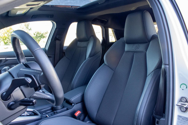 Audi A3 Sportback 40 TFSIe Sline Pano Maxton Diffuser Matrix Camera Sfeerverlichting