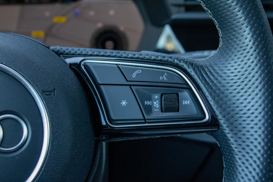 Audi A3 Sportback 40 TFSIe Sline Pano Maxton Diffuser Matrix Camera Sfeerverlichting