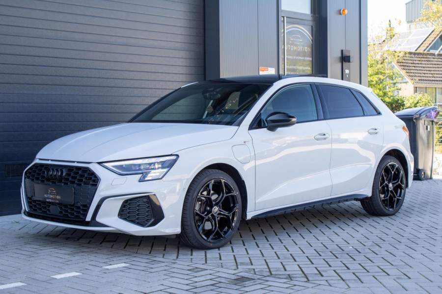 Audi A3 Sportback 40 TFSIe Sline Pano Maxton Diffuser Matrix Camera Sfeerverlichting