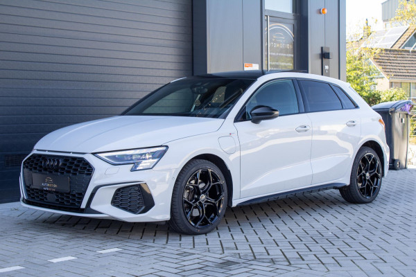 Audi A3 Sportback 40 TFSIe Sline Pano Maxton Diffuser Matrix Camera Sfeerverlichting
