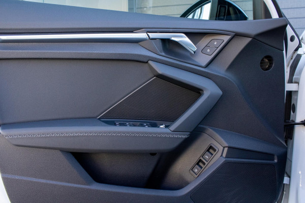 Audi A3 Sportback 40 TFSIe Sline Pano Maxton Diffuser Matrix Camera Sfeerverlichting