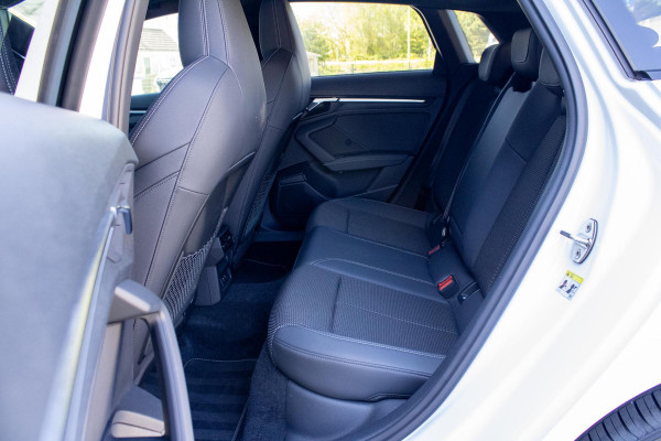 Audi A3 Sportback 40 TFSIe Sline Pano Maxton Diffuser Matrix Camera Sfeerverlichting