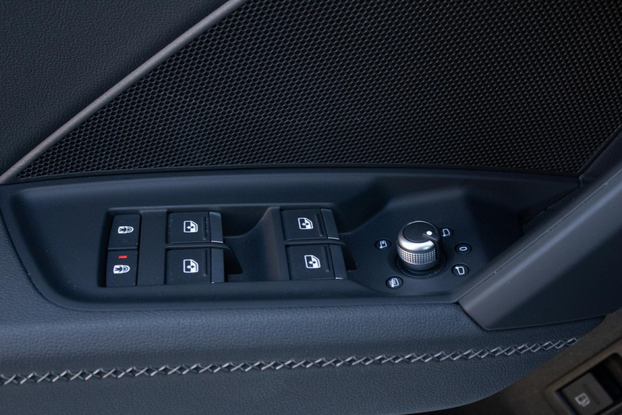 Audi A3 Sportback 40 TFSIe Sline Pano Maxton Diffuser Matrix Camera Sfeerverlichting