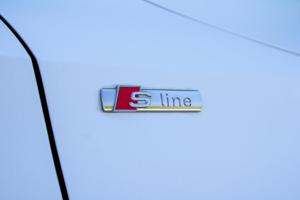 Audi A3 Sportback 40 TFSIe Sline Pano Maxton Diffuser Matrix Camera Sfeerverlichting