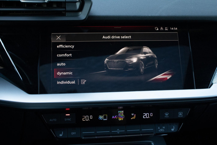 Audi A3 Sportback 40 TFSIe Sline Pano Maxton Diffuser Matrix Camera Sfeerverlichting