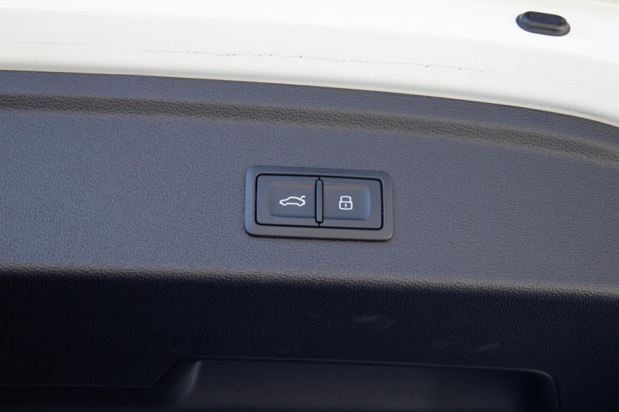 Audi A3 Sportback 40 TFSIe Sline Pano Maxton Diffuser Matrix Camera Sfeerverlichting