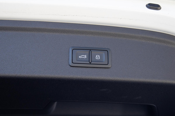Audi A3 Sportback 40 TFSIe Sline Pano Maxton Diffuser Matrix Camera Sfeerverlichting