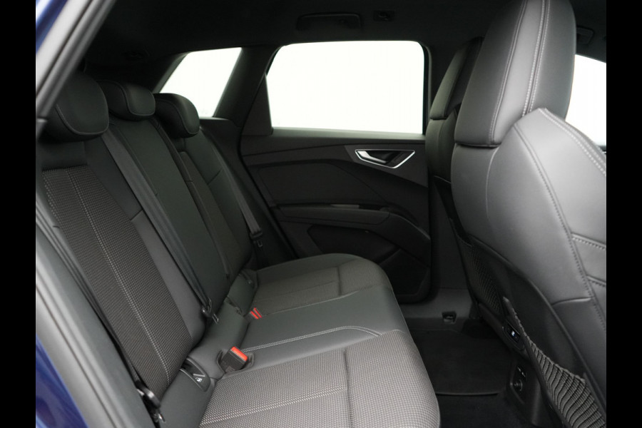 Audi Q4 e-tron 40 Advanced edition 77 kWh 204pk Dealer O.H. | S-Line Interieur | Trekhaak Af Fabriek | Adaptive Cruise | Camera | Blis | Sportstoelen Verwarmd | Apple Carplay | Navigatie | DAB |