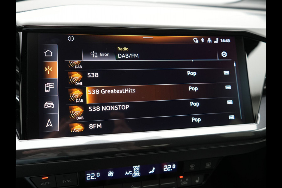 Audi Q4 e-tron 40 Advanced edition 77 kWh 204pk Dealer O.H. | S-Line Interieur | Trekhaak Af Fabriek | Adaptive Cruise | Camera | Blis | Sportstoelen Verwarmd | Apple Carplay | Navigatie | DAB |