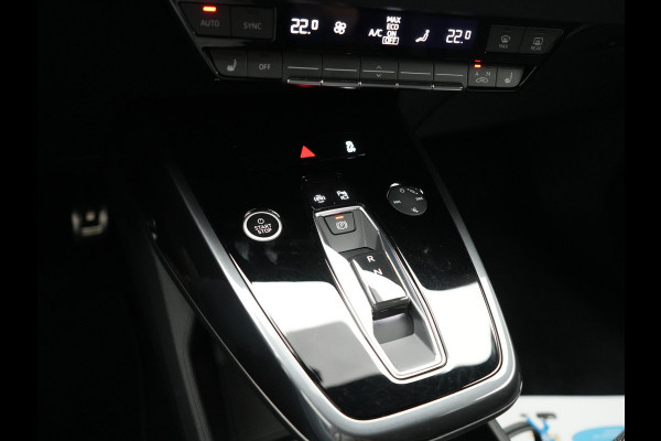 Audi Q4 e-tron 40 Advanced edition 77 kWh 204pk Dealer O.H. | S-Line Interieur | Trekhaak Af Fabriek | Adaptive Cruise | Camera | Blis | Sportstoelen Verwarmd | Apple Carplay | Navigatie | DAB |