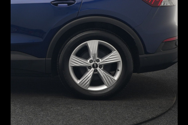 Audi Q4 e-tron 40 Advanced edition 77 kWh 204pk Dealer O.H. | S-Line Interieur | Trekhaak Af Fabriek | Adaptive Cruise | Camera | Blis | Sportstoelen Verwarmd | Apple Carplay | Navigatie | DAB |