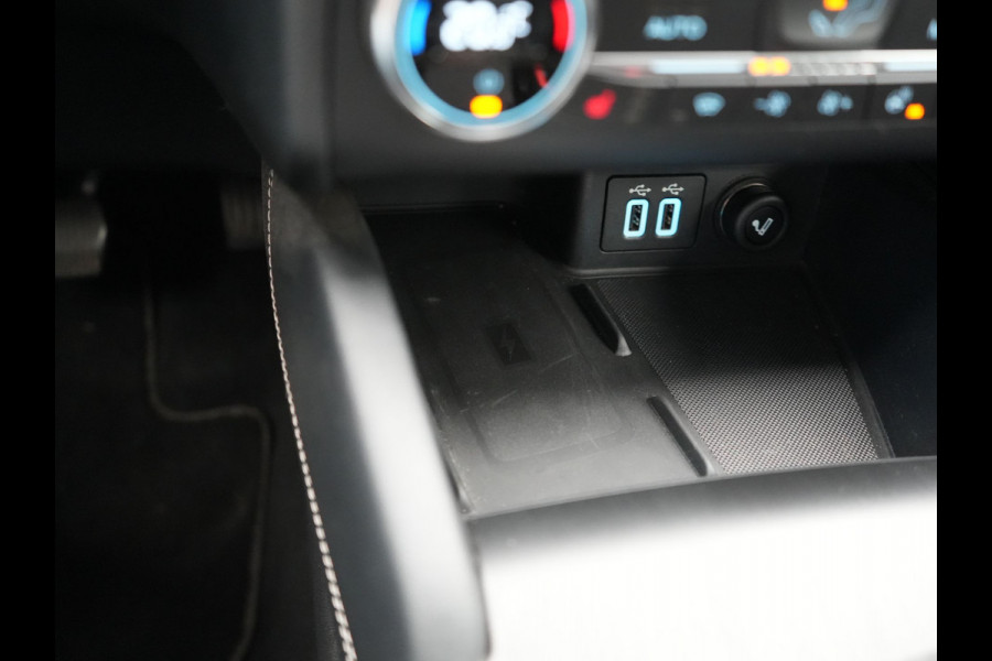 Ford Kuga 2.5 Vignale PHEV 225pk Dealer O.H. | Trekhaak Af Fabriek | Adaptive Cruise | Head Up | 360 Camera | Bang & Olufsen | Lederen Sportstoelen Memory & Verwarmd | Keyless | Blis | Stuur Verwarmd | Apple Carplay | Navigatie | DAB |  Plug In Hybrid |
