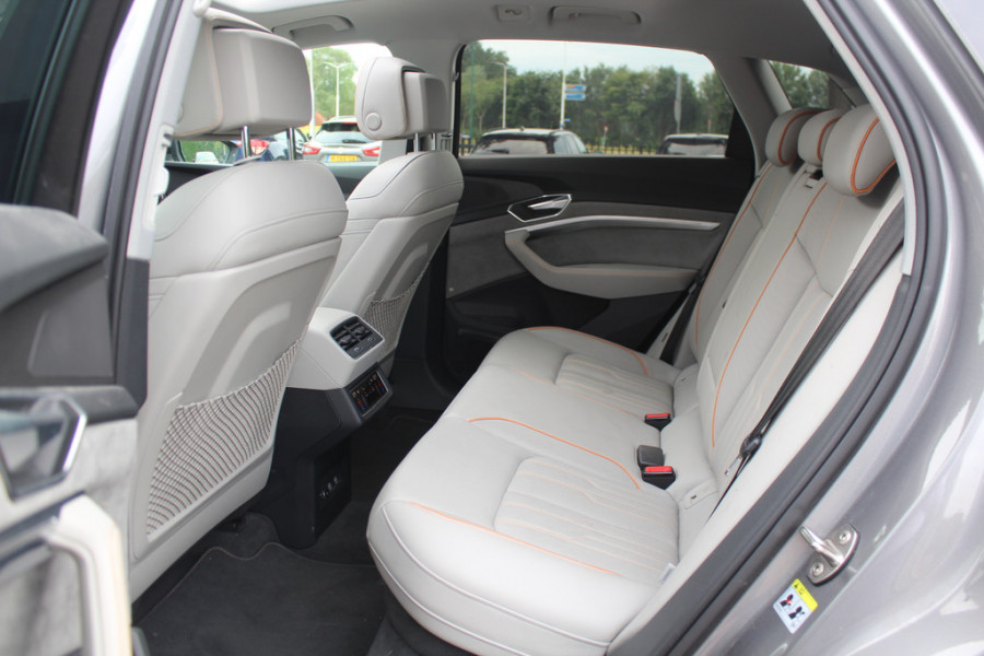 Audi e-tron e-tron 55 quattro advanced Pro Line Plus 95 kWh / Full option! / Trekhaak / Panoramadak / 360Camera / Head-up / B&O / Keyless / 21'' / Softclose / Stoelmassage / Luxe Leder / Nachtzicht / DAB / ACC