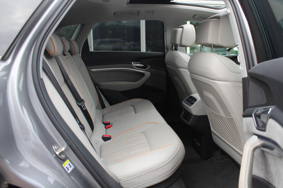 Audi e-tron e-tron 55 quattro advanced Pro Line Plus 95 kWh / Full option! / Trekhaak / Panoramadak / 360Camera / Head-up / B&O / Keyless / 21'' / Softclose / Stoelmassage / Luxe Leder / Nachtzicht / DAB / ACC