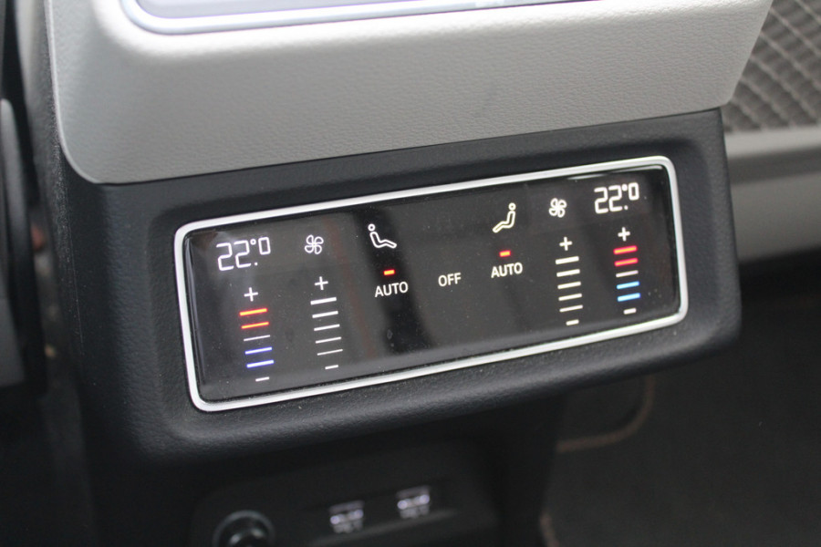 Audi e-tron e-tron 55 quattro advanced Pro Line Plus 95 kWh / Full option! / Trekhaak / Panoramadak / 360Camera / Head-up / B&O / Keyless / 21'' / Softclose / Stoelmassage / Luxe Leder / Nachtzicht / DAB / ACC