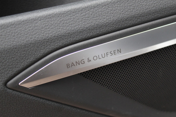 Audi e-tron e-tron 55 quattro advanced Pro Line Plus 95 kWh / Full option! / Trekhaak / Panoramadak / 360Camera / Head-up / B&O / Keyless / 21'' / Softclose / Stoelmassage / Luxe Leder / Nachtzicht / DAB / ACC