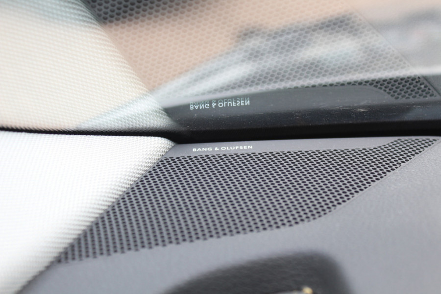 Audi e-tron e-tron 55 quattro advanced Pro Line Plus 95 kWh / Full option! / Trekhaak / Panoramadak / 360Camera / Head-up / B&O / Keyless / 21'' / Softclose / Stoelmassage / Luxe Leder / Nachtzicht / DAB / ACC