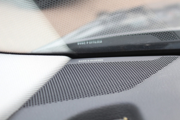 Audi e-tron e-tron 55 quattro advanced Pro Line Plus 95 kWh / Full option! / Trekhaak / Panoramadak / 360Camera / Head-up / B&O / Keyless / 21'' / Softclose / Stoelmassage / Luxe Leder / Nachtzicht / DAB / ACC