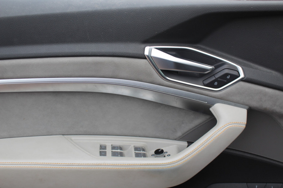 Audi e-tron e-tron 55 quattro advanced Pro Line Plus 95 kWh / Full option! / Trekhaak / Panoramadak / 360Camera / Head-up / B&O / Keyless / 21'' / Softclose / Stoelmassage / Luxe Leder / Nachtzicht / DAB / ACC