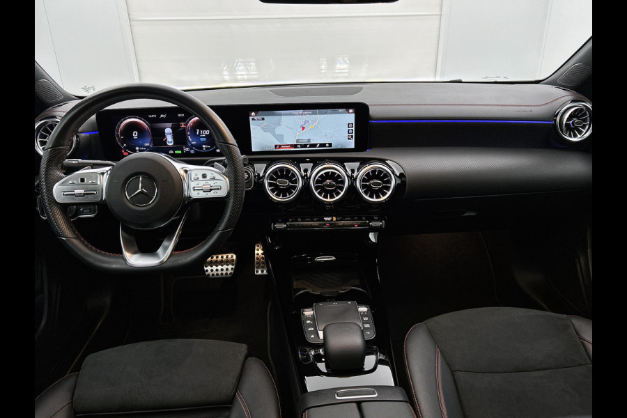 Mercedes-Benz CLA-Klasse 250 e AMG Plug-In Hybride AMG Line | Panorama Schuif-Kanteldak | 19 Inch AMG Velgen. Inclusief 24 maanden Mercedes-Benz Certified garantie voor Europa.