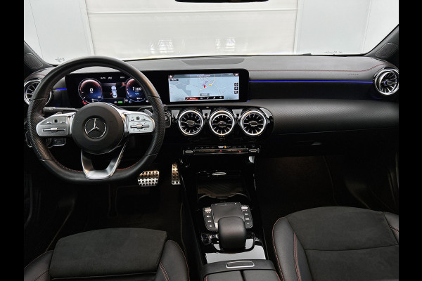 Mercedes-Benz CLA-Klasse 250 e AMG Plug-In Hybride AMG Line | Panorama Schuif-Kanteldak | 19 Inch AMG Velgen. Inclusief 24 maanden Mercedes-Benz Certified garantie voor Europa.
