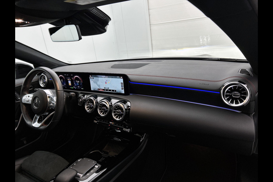 Mercedes-Benz CLA-Klasse 250 e AMG Plug-In Hybride AMG Line | Panorama Schuif-Kanteldak | 19 Inch AMG Velgen. Inclusief 24 maanden Mercedes-Benz Certified garantie voor Europa.