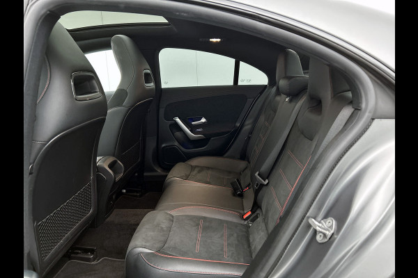 Mercedes-Benz CLA-Klasse 250 e AMG Plug-In Hybride AMG Line | Panorama Schuif-Kanteldak | 19 Inch AMG Velgen. Inclusief 24 maanden Mercedes-Benz Certified garantie voor Europa.