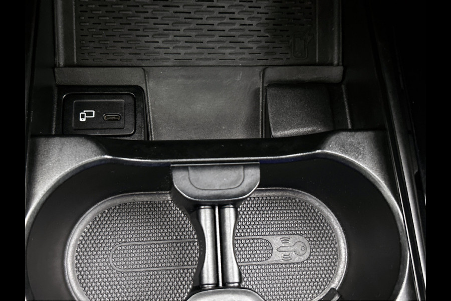 Mercedes-Benz CLA-Klasse 250 e AMG Plug-In Hybride AMG Line | Panorama Schuif-Kanteldak | 19 Inch AMG Velgen. Inclusief 24 maanden Mercedes-Benz Certified garantie voor Europa.