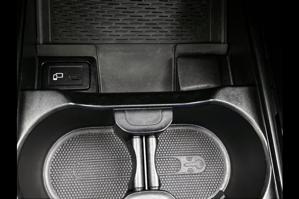 Mercedes-Benz CLA-Klasse 250 e AMG Plug-In Hybride AMG Line | Panorama Schuif-Kanteldak | 19 Inch AMG Velgen. Inclusief 24 maanden Mercedes-Benz Certified garantie voor Europa.