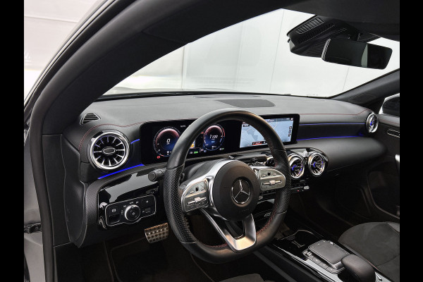 Mercedes-Benz CLA-Klasse 250 e AMG Plug-In Hybride AMG Line | Panorama Schuif-Kanteldak | 19 Inch AMG Velgen. Inclusief 24 maanden Mercedes-Benz Certified garantie voor Europa.