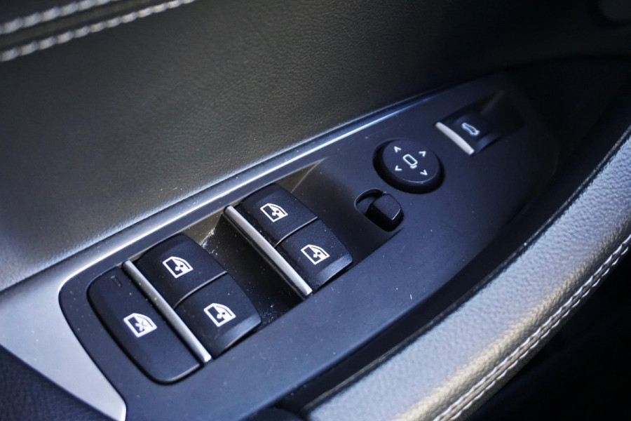 BMW X3 xDrive30e eDrive/Leer/Sporstoelen/Dealeronderhoud/ SOH 92%/Harman-Kardon.