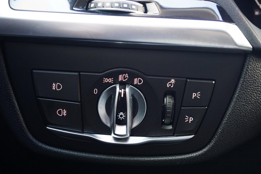 BMW X3 xDrive30e eDrive/Leer/Sporstoelen/Dealeronderhoud/ SOH 92%/Harman-Kardon.