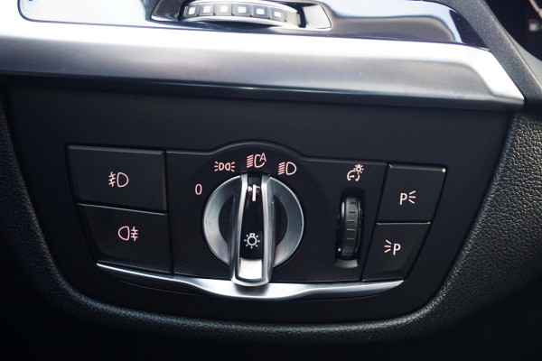 BMW X3 xDrive30e eDrive/Leer/Sporstoelen/Dealeronderhoud/ SOH 92%/Harman-Kardon.