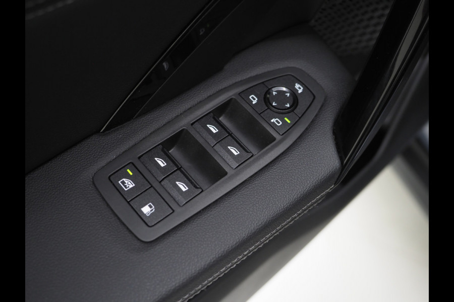 BMW X1 xDrive25e Individual | Panoramadak | Leder | Camera | Keyless | Cruise | Virtual | DAB | Carplay