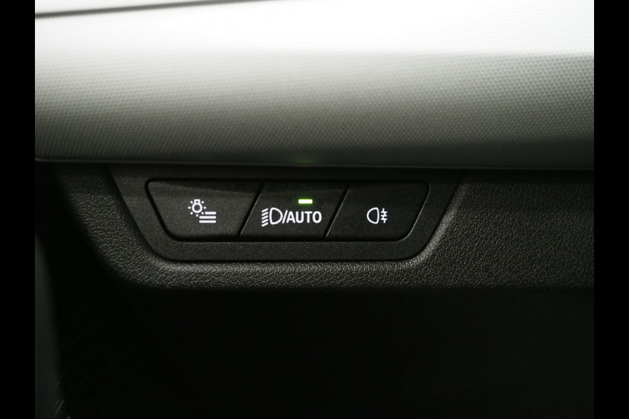 BMW X1 xDrive25e Individual | Panoramadak | Leder | Camera | Keyless | Cruise | Virtual | DAB | Carplay