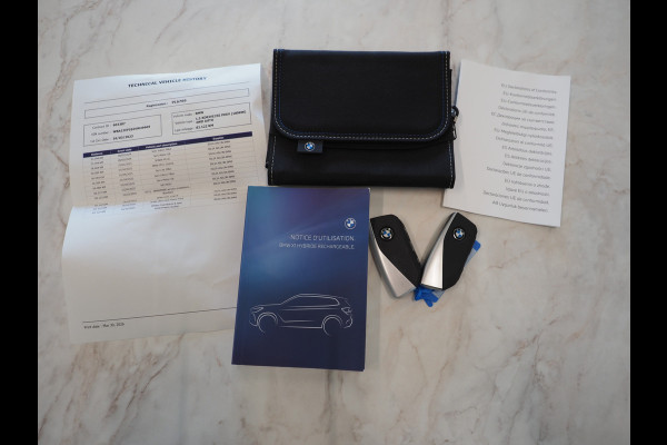 BMW X1 xDrive25e Individual | Panoramadak | Leder | Camera | Keyless | Cruise | Virtual | DAB | Carplay