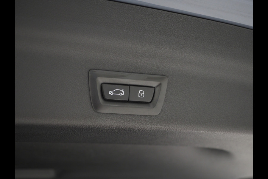 BMW X1 xDrive25e Individual | Panoramadak | Leder | Camera | Keyless | Cruise | Virtual | DAB | Carplay