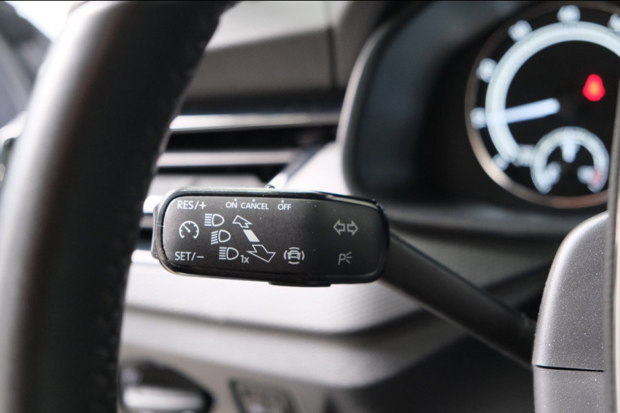 Škoda SCALA 1.0 TSI Ambition - N.A.P. Airco, Carplay, Cruise, PDC.