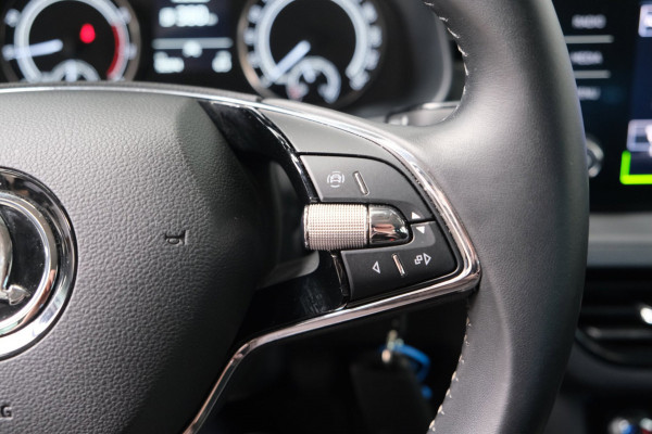 Škoda SCALA 1.0 TSI Ambition - N.A.P. Airco, Carplay, Cruise, PDC.