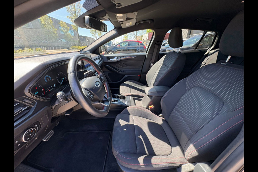 Ford FOCUS Wagon 1.0 EcoBoost ST Line Automaat Weinig KM