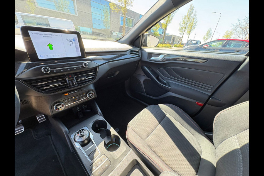 Ford FOCUS Wagon 1.0 EcoBoost ST Line Automaat Weinig KM