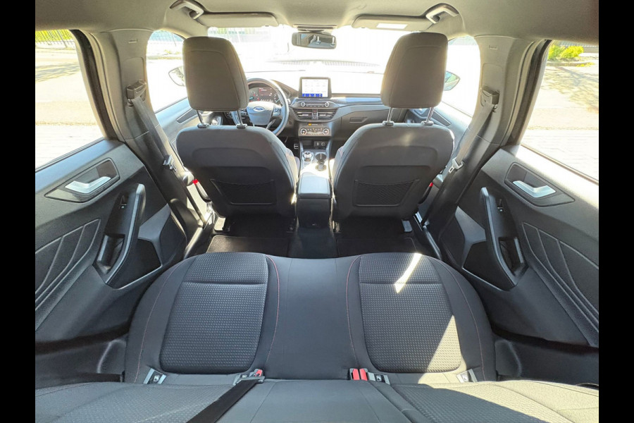 Ford FOCUS Wagon 1.0 EcoBoost ST Line Automaat Weinig KM
