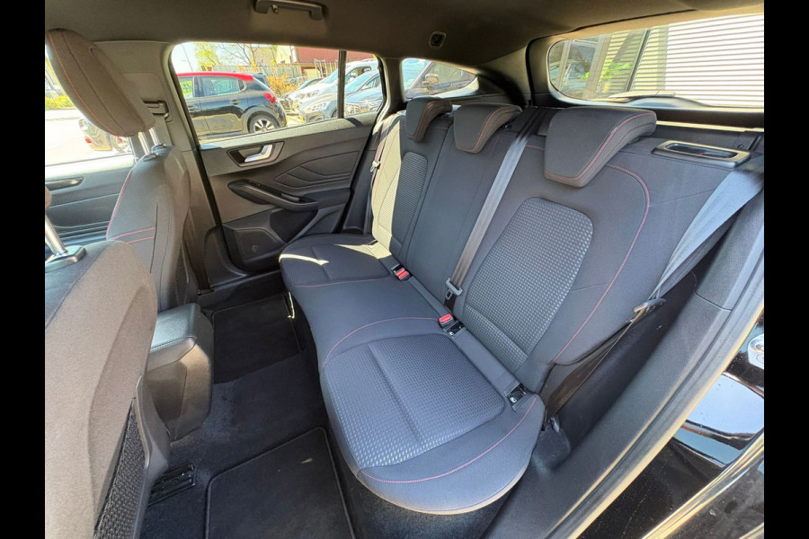Ford FOCUS Wagon 1.0 EcoBoost ST Line Automaat Weinig KM