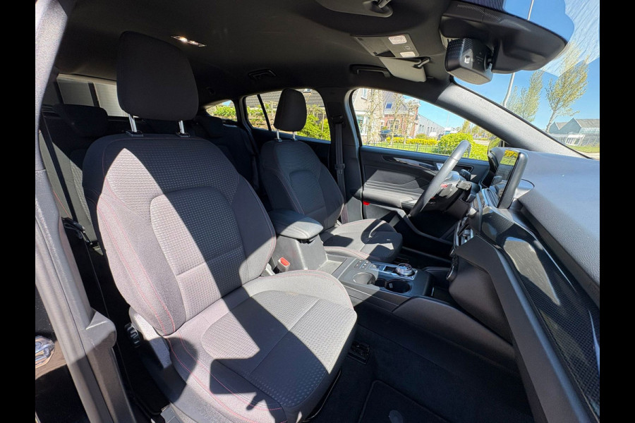 Ford FOCUS Wagon 1.0 EcoBoost ST Line Automaat Weinig KM