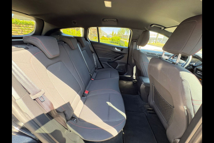 Ford FOCUS Wagon 1.0 EcoBoost ST Line Automaat Weinig KM